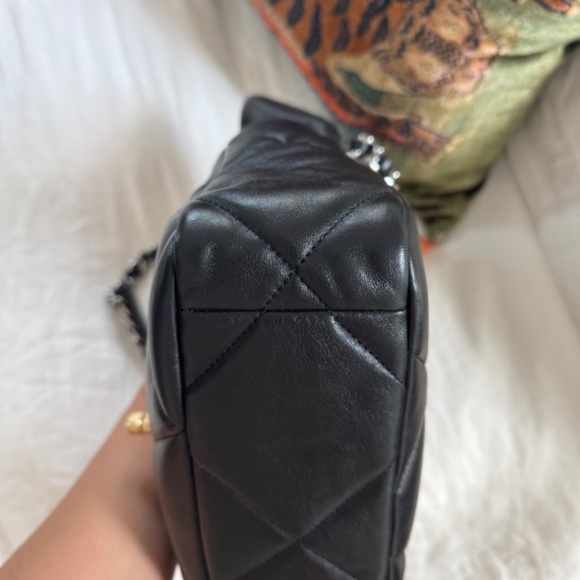 Chanel CC19 Small - Picture 8 of 10